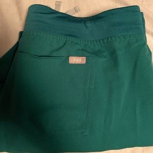 Hunter Green Fig Jogger scrub pants